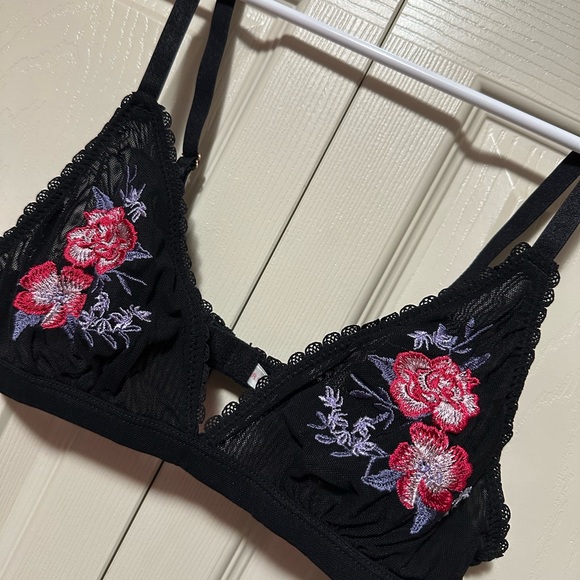 Women’s Bralette - Picture 2 of 10